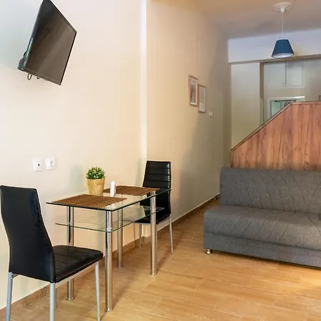 γκαρσονιέρα 2 δίπλα στη θάλασσα! Apartment *